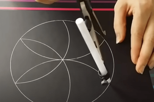 Bloem tekenen met een passer (blz 41)